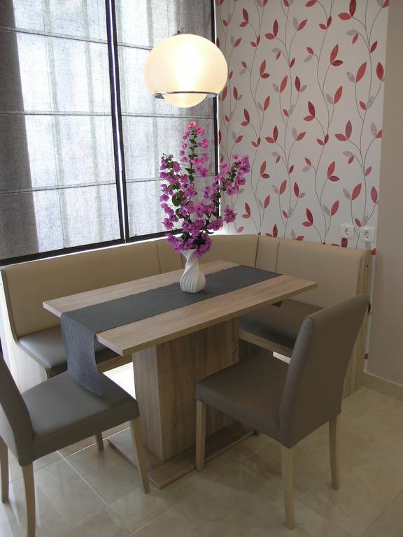 Apartments Dobrila Podgora Luaran gambar