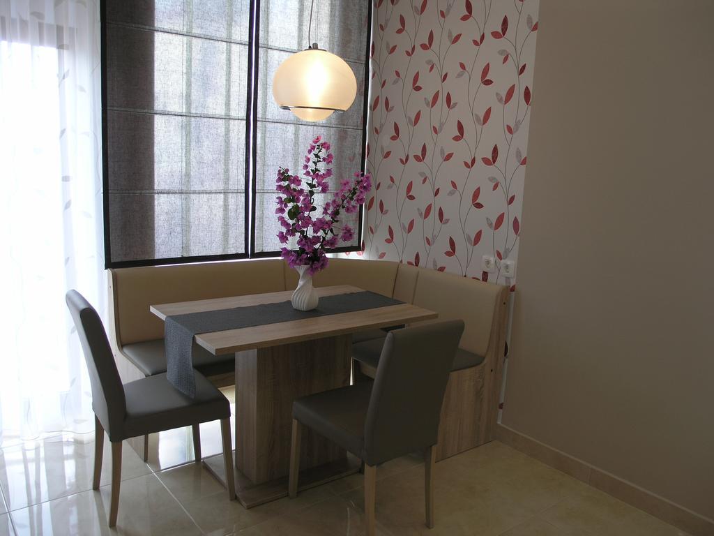 Apartments Dobrila Podgora Luaran gambar
