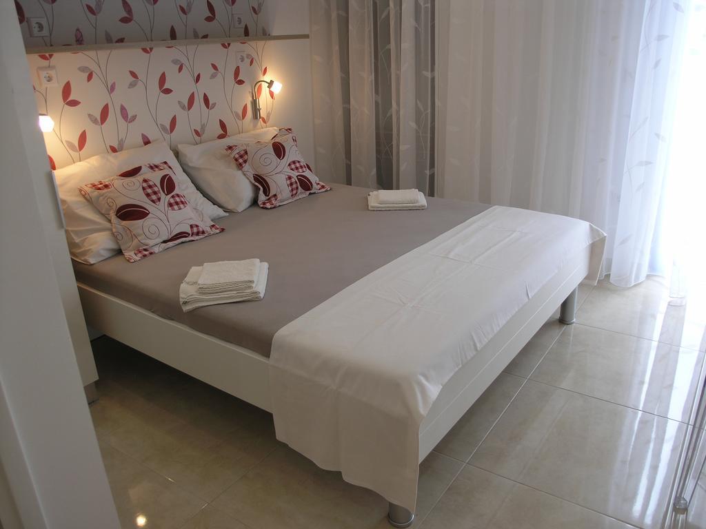 Apartments Dobrila Podgora Luaran gambar